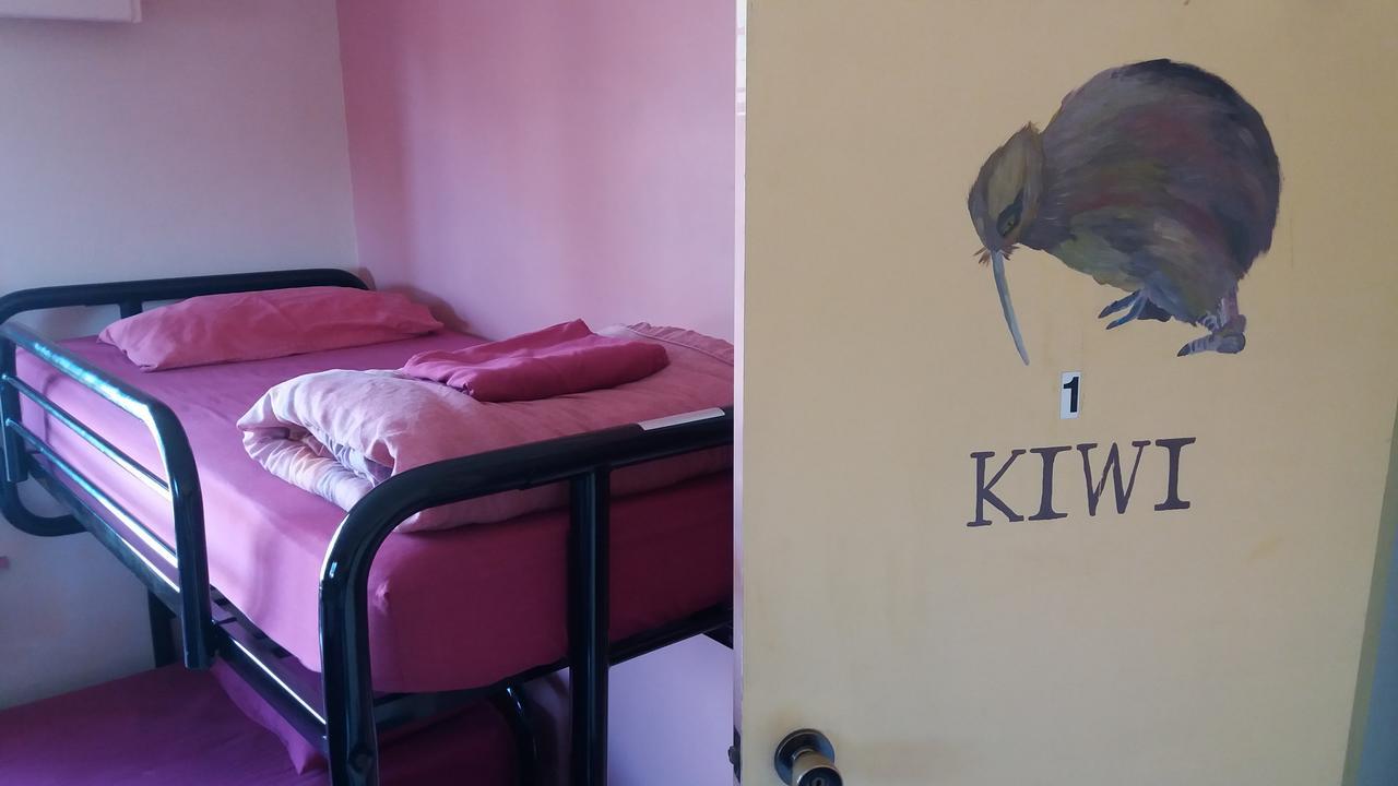Annies Nirvana Lodge Backpackers Takaka Exterior foto