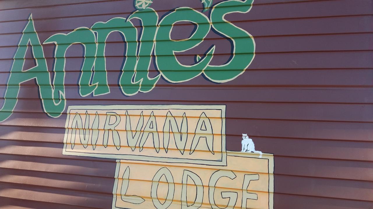 Annies Nirvana Lodge Backpackers Takaka Exterior foto